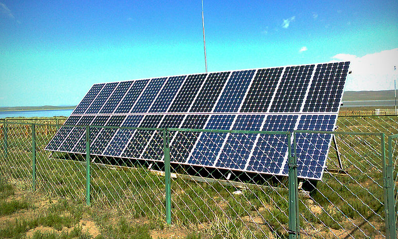 800px-Solar_panels_in_Ogiinuur.jpg